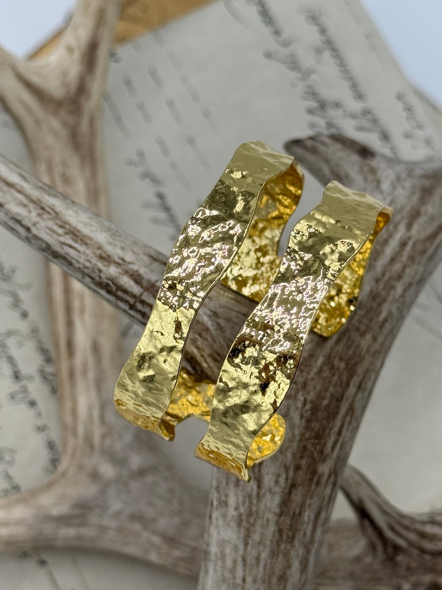 Pulsera Martillada Doble DORADA