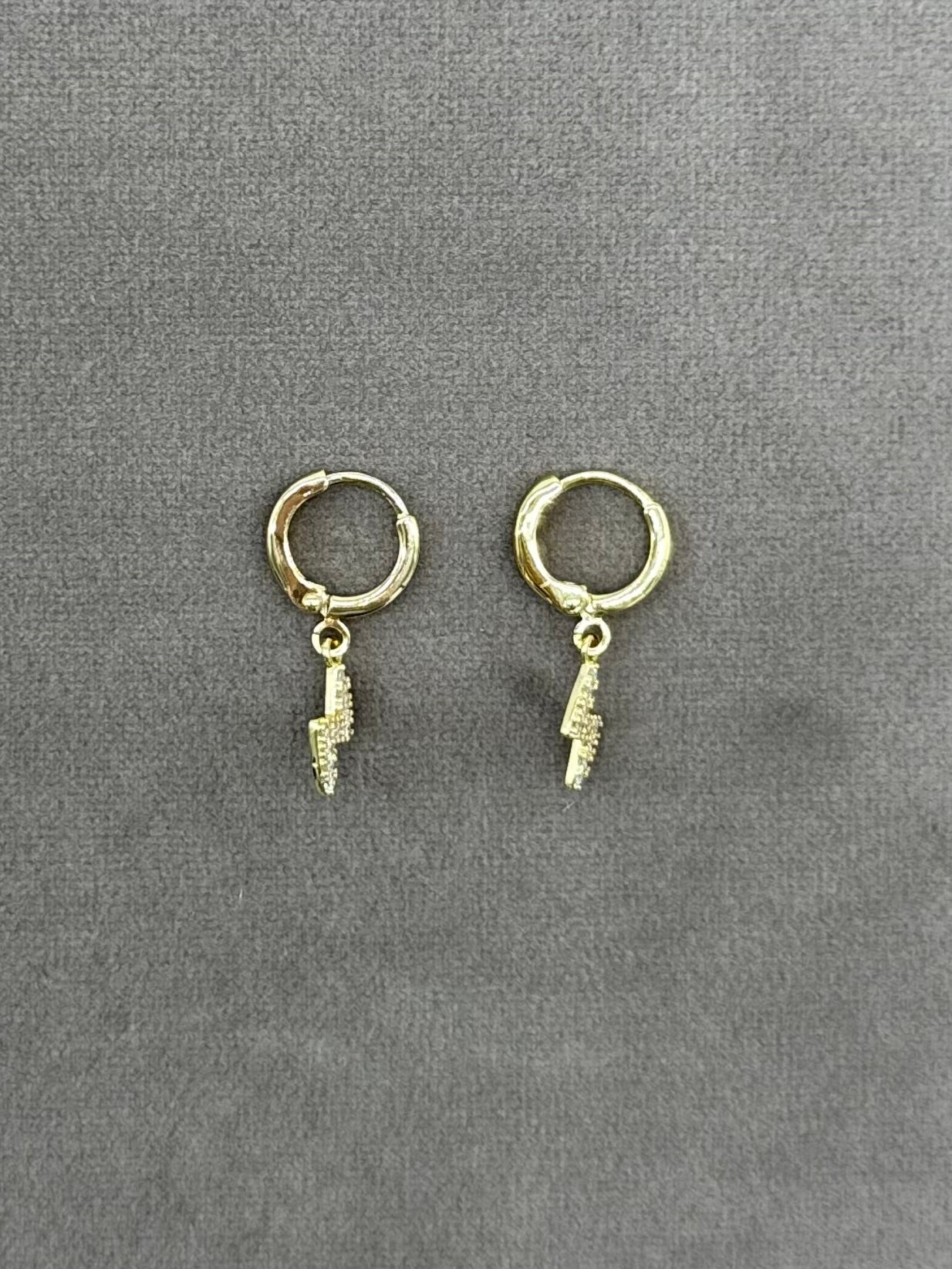 Aretes Arracada Rayo Chapa de Oro