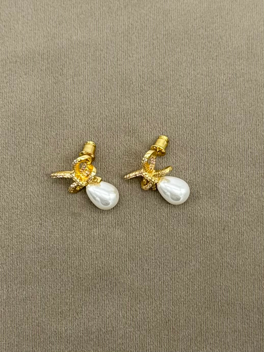 Aretes Perla Moño Chapa de Oro