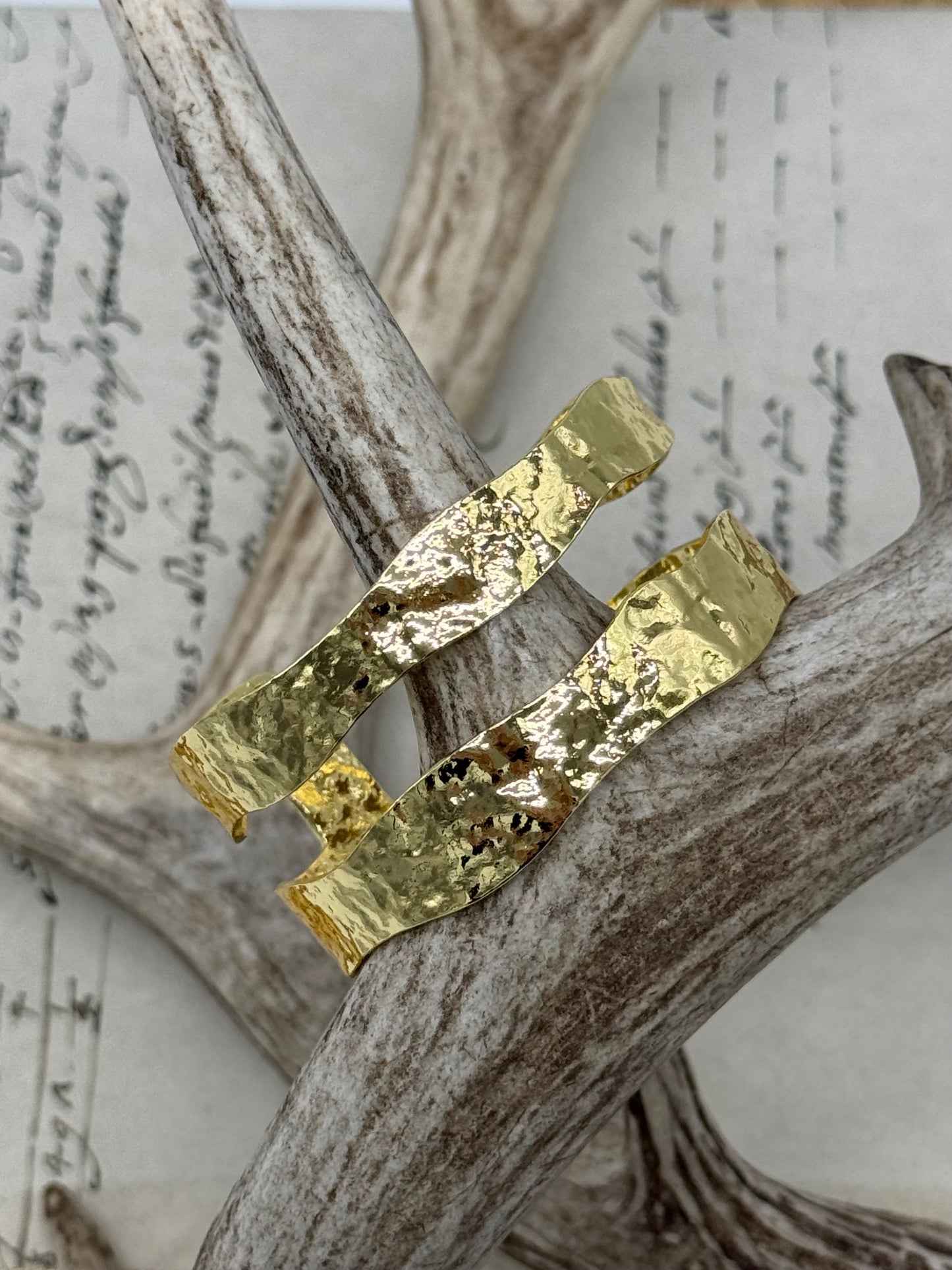 Pulsera Martillada Doble DORADA