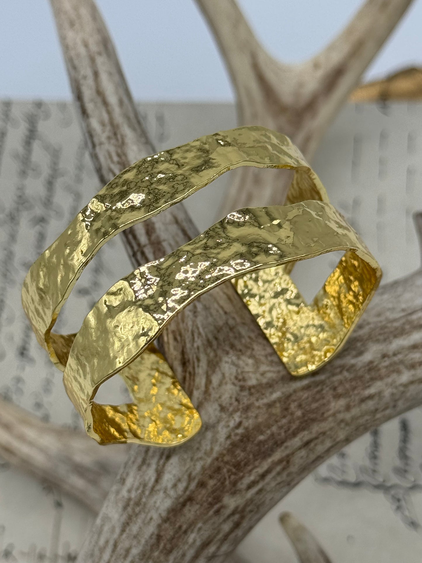 Pulsera Martillada Doble DORADA