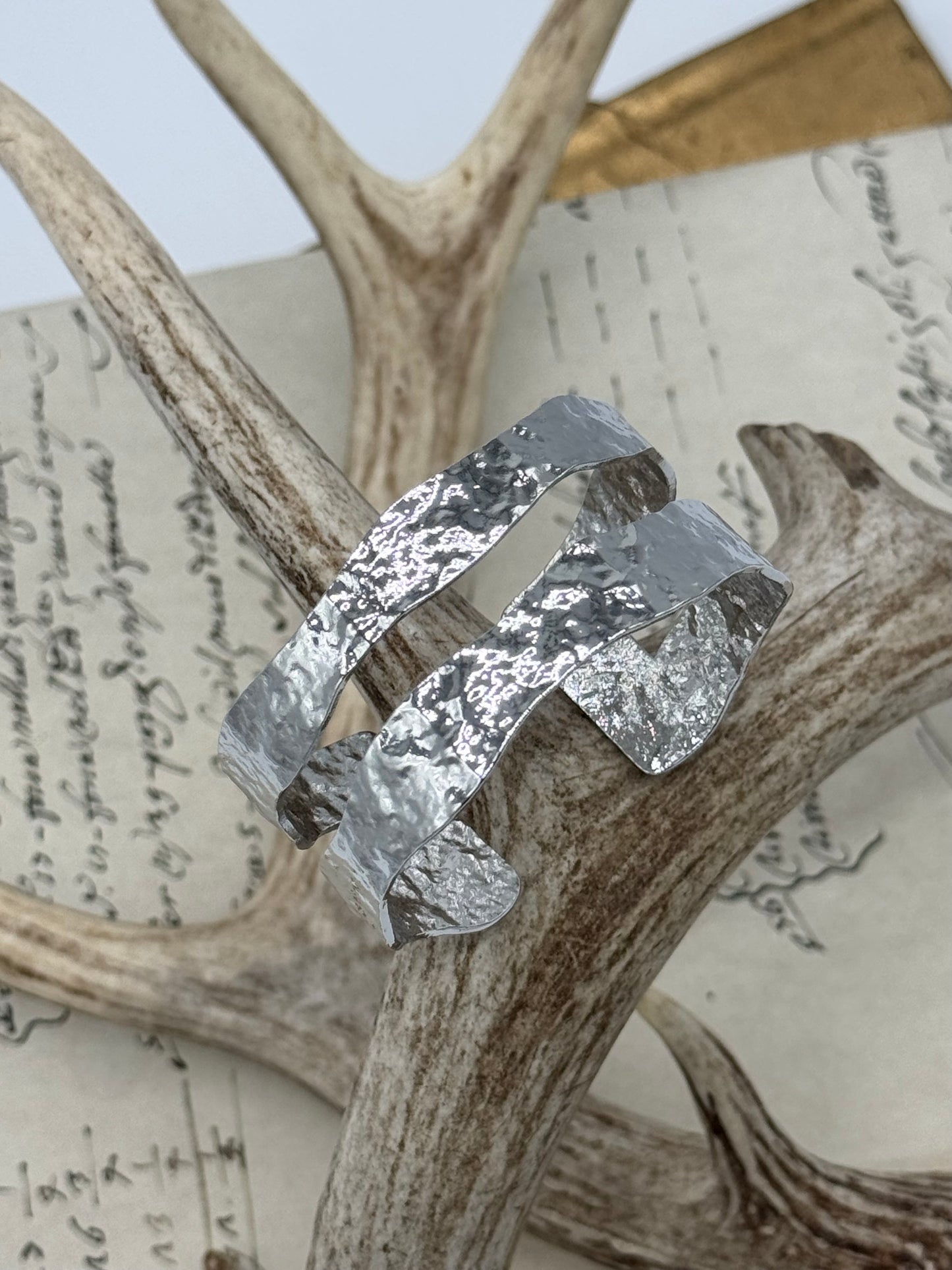 Pulsera Martillada Doble PLATEADA