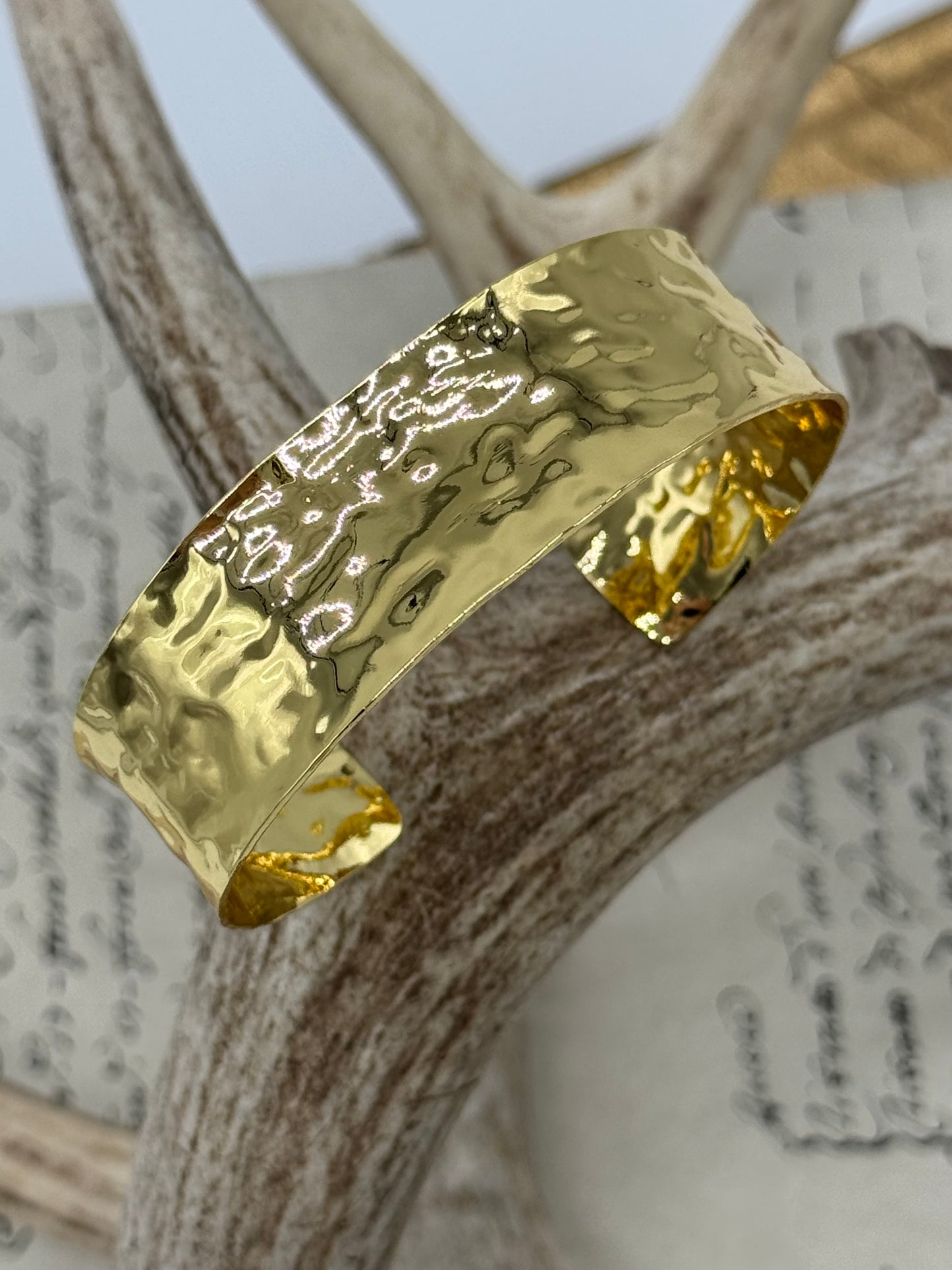 GOLDEN Hammered Bracelet